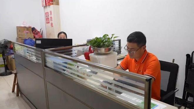 登门致谢所带东西让网友直呼：白救了电子pg女子坠落龙潭后续：找恩人(图16)